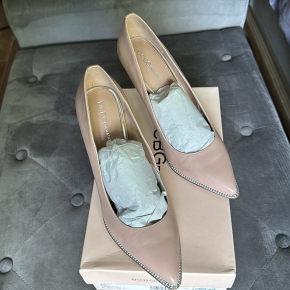 Like New Gorgeous Classic Nude Heels - Picture 2 of 5